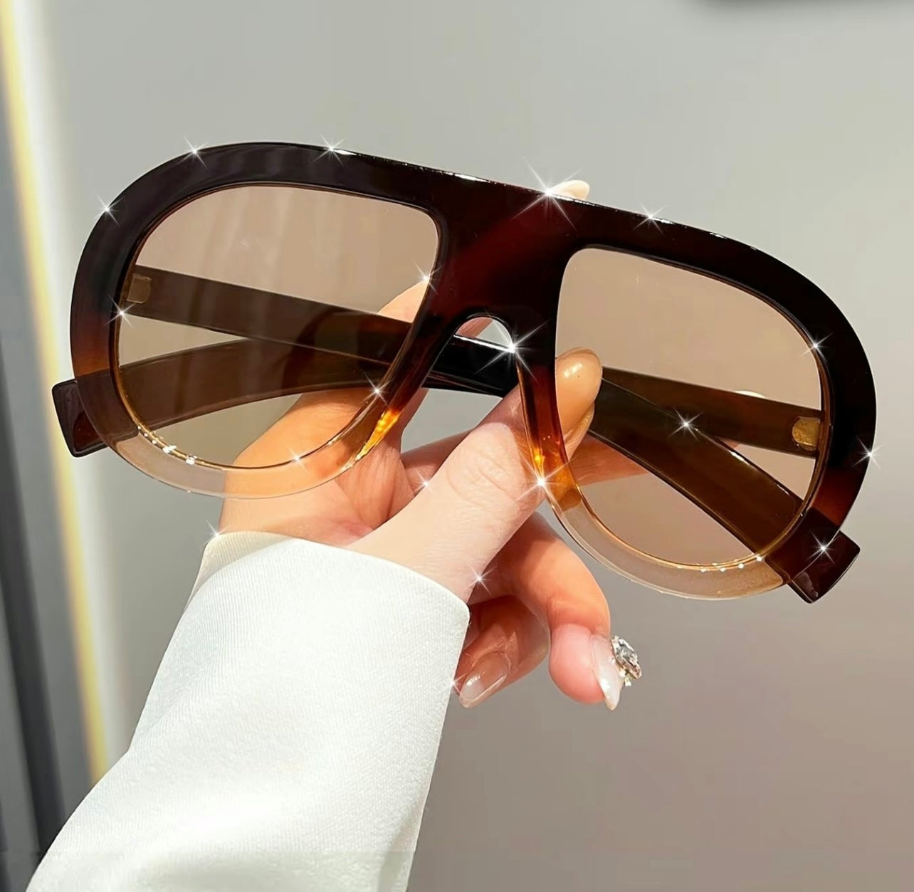 Women’s tinted lens sunglasses
