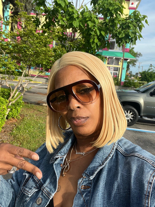 Women’s tinted lens sunglasses