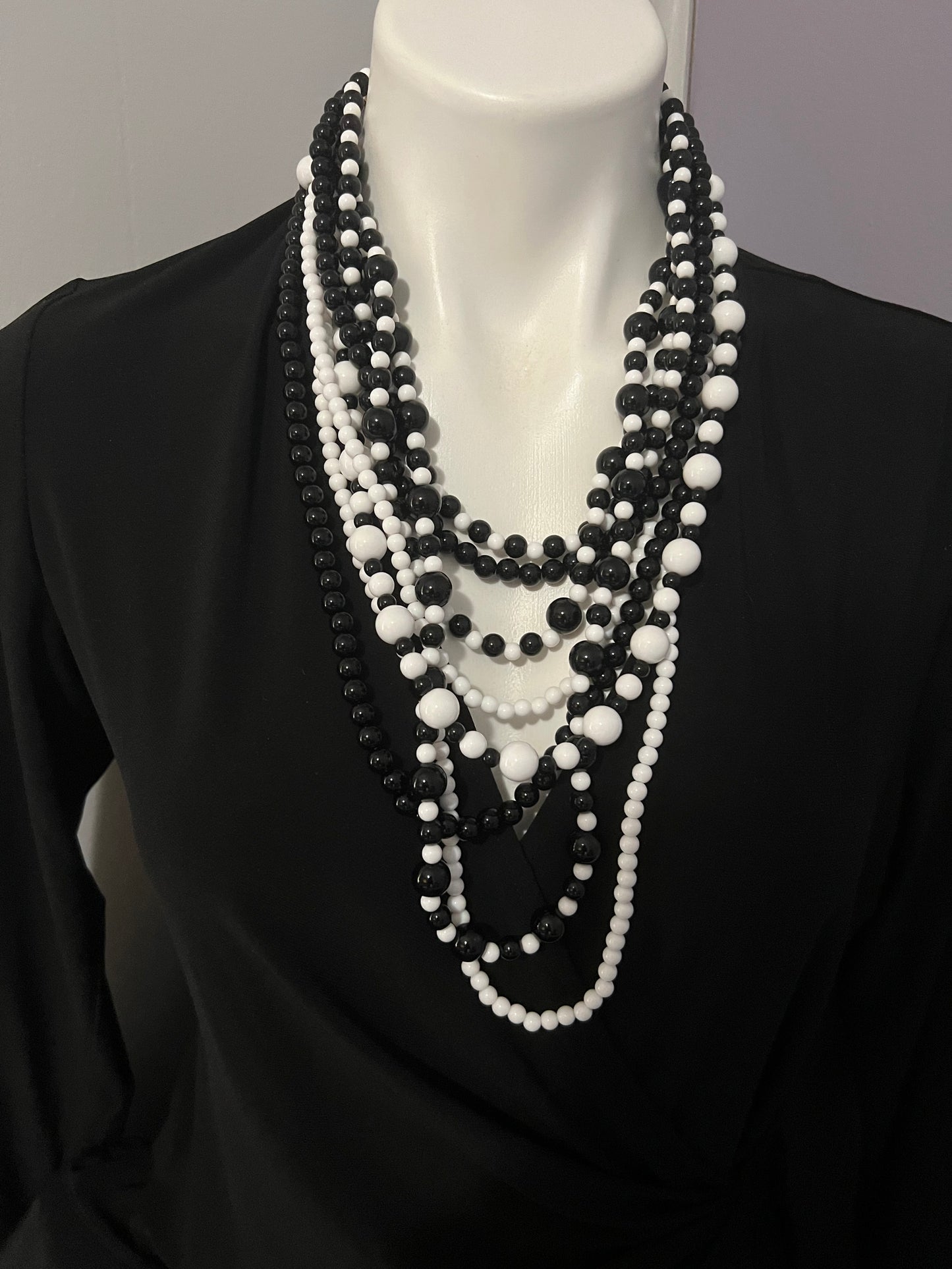 Black and white Pearl set
