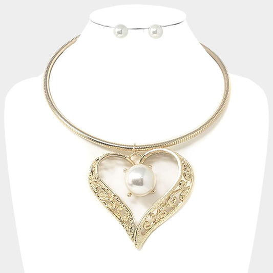 PEARL CENTERED FILIGREE METAL HEART PENDANT NECKLACE