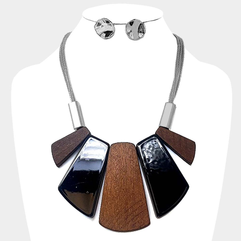 CHUNKY WOOD ACCENTED NECKLACE